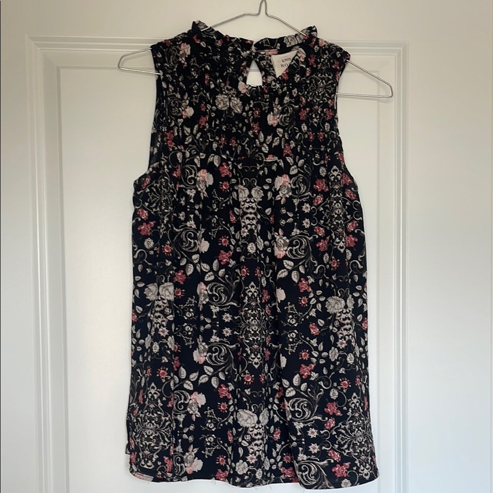 Cute Knox rose floral top, medium